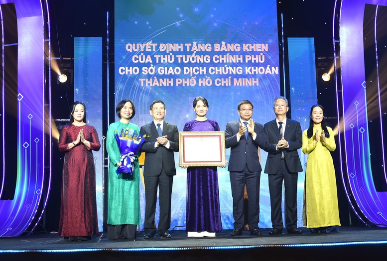 Bước chuyển mình ngoạn mục của thị trường chứng khoán Việt Nam - Bệ phóng cho doanh nghiệp phát triển - Ảnh 3