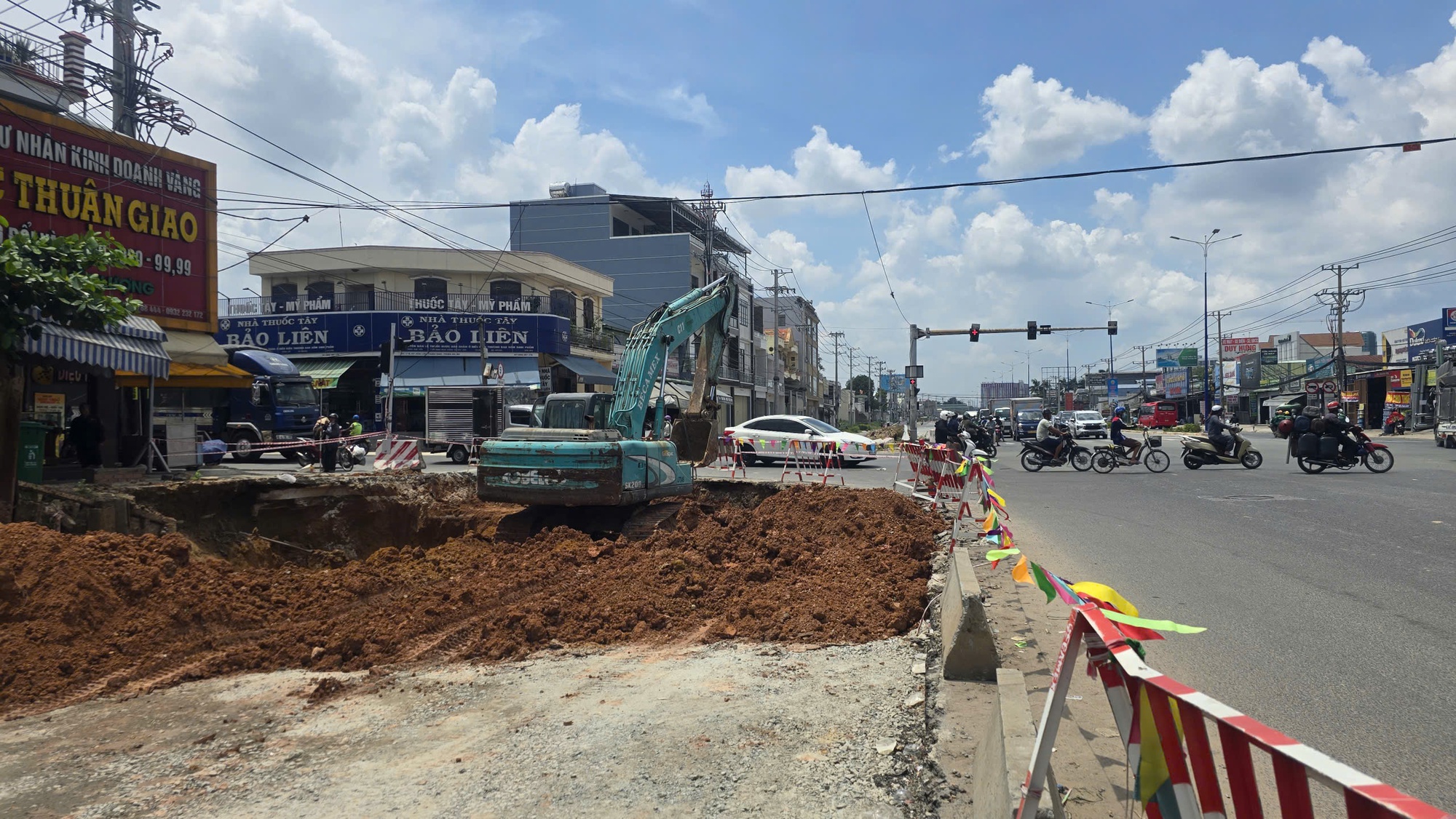 Cận cảnh dự án nâng cấp, mở rộng Quốc lộ 13 sau hơn 3 năm khởi công - Ảnh 4