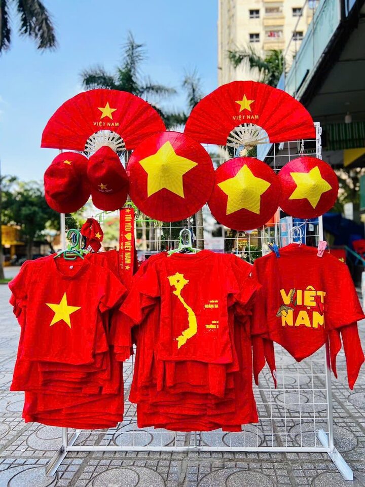 Loạt sản phẩm hút khách nhờ lấy cảm hứng từ Quốc khánh 2/9 - Ảnh 1