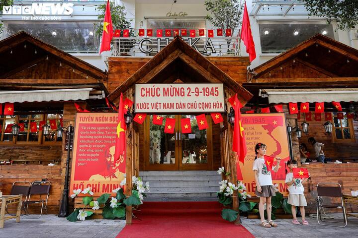 Loạt sản phẩm hút khách nhờ lấy cảm hứng từ Quốc khánh 2/9 - Ảnh 12