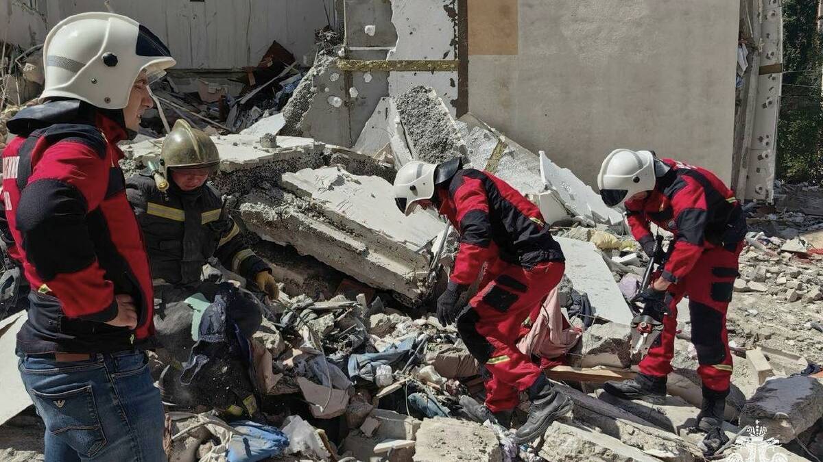 Nổ khí gas khiến toà nhà chung cư 10 tầng sụp đổ: Hiện trường vô cùng hỗn loạn - Ảnh 5