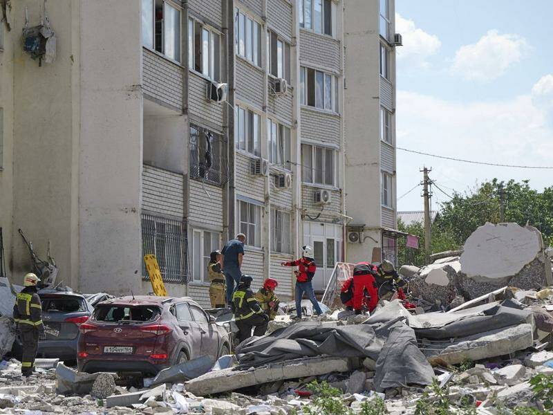 Nổ khí gas khiến toà nhà chung cư 10 tầng sụp đổ: Hiện trường vô cùng hỗn loạn - Ảnh 1