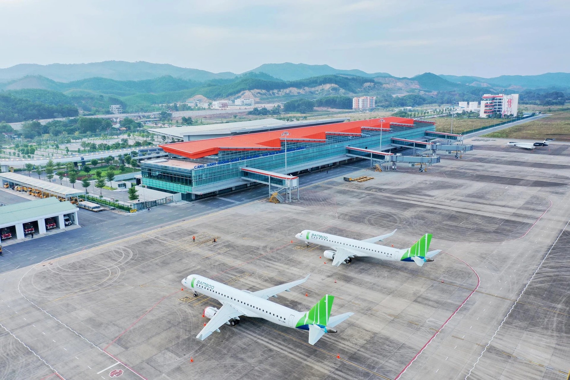 Đề xuất xây sân bay quốc tế mới cách Nội Bài 80km - Ảnh 1