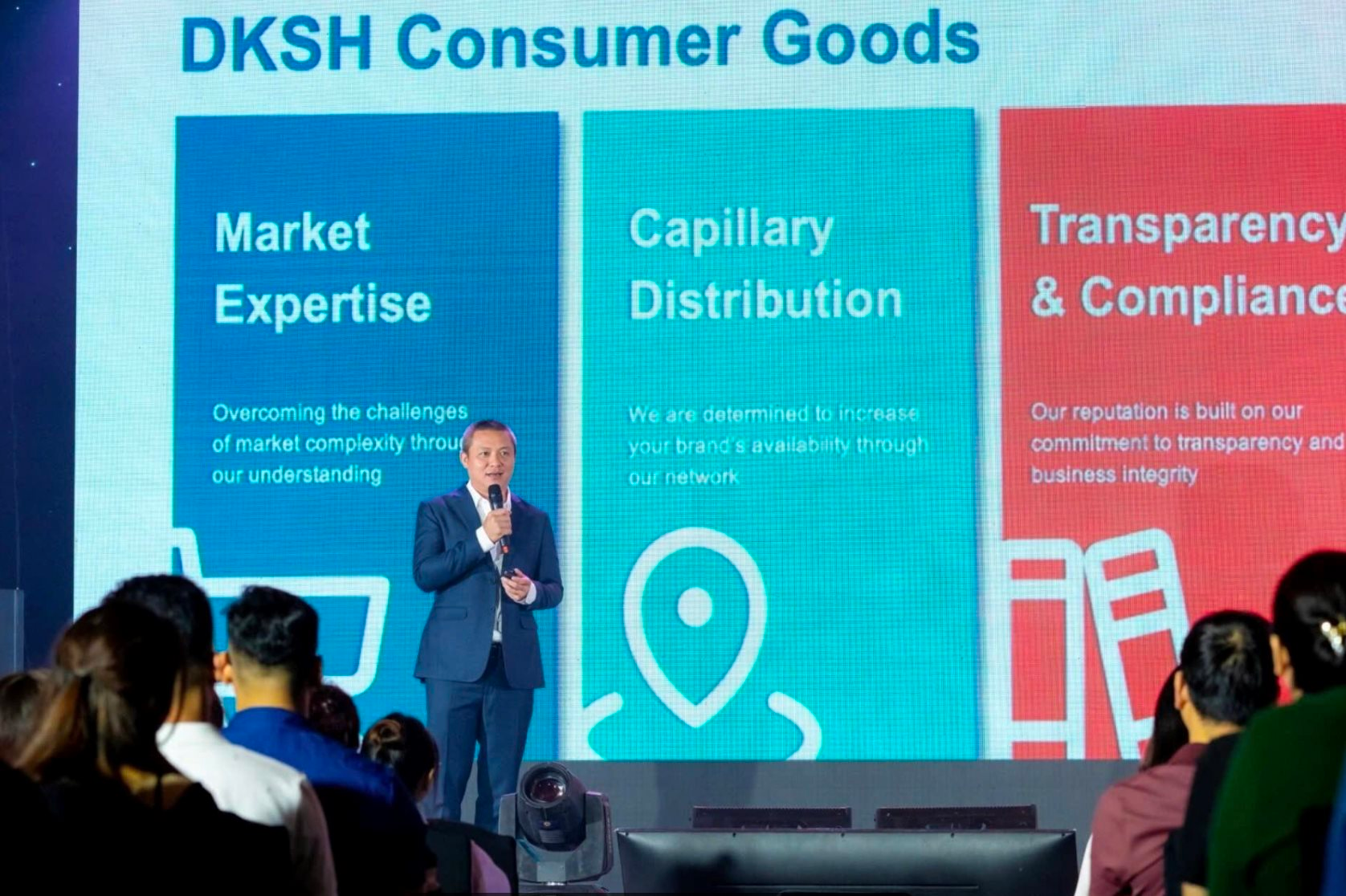 Kinh tế Việt Nam dự báo sẽ vượt Singapore, Thái Lan… mở ra cơ hội lớn cho ngành bán lẻ, song doanh nghiệp đang phải đối mặt với “cú đấm kép” - Ảnh 3