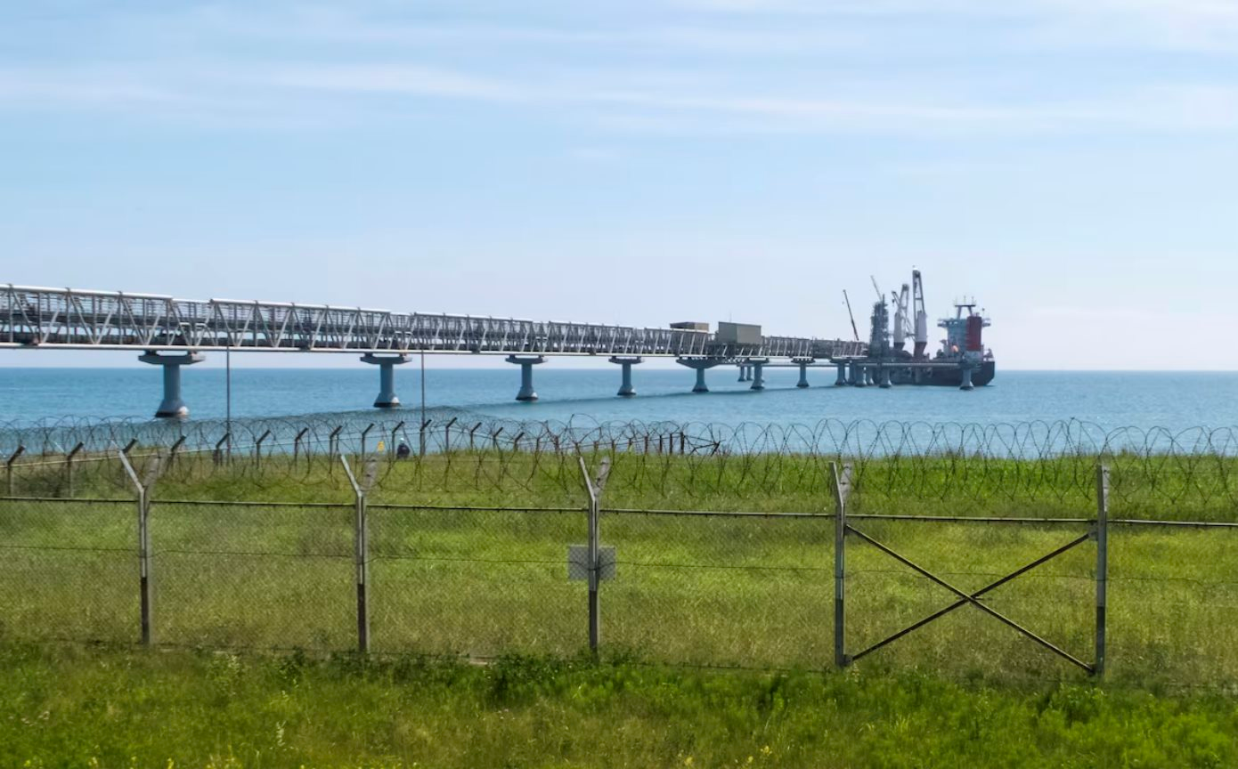 Nga và Mỹ có động thái không ngờ: Moscow mở đường cho phương Tây quay lại dự án có công suất hơn 40 triệu tấn LNG và 250.000 thùng dầu/ngày, Washington ngỏ lời mua công nghệ độc quyền - Ảnh 1