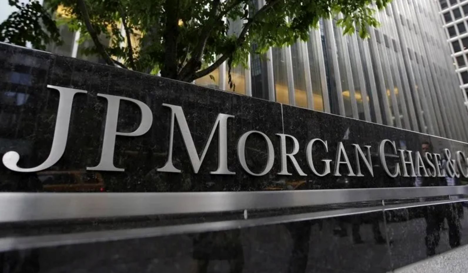 JP Morgan khuyến nghị mua cổ phiếu Việt Nam - Ảnh 1