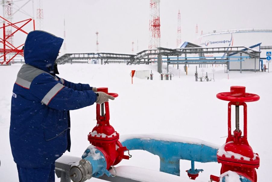 Ngấm đòn trừng phạt, xuất khẩu mặt hàng quan trọng nhất của Nga sụt giảm liên tiếp, nhưng vẫn ‘thờ ơ’ trước lời đe doạ mới từ ông Trump - Ảnh 1