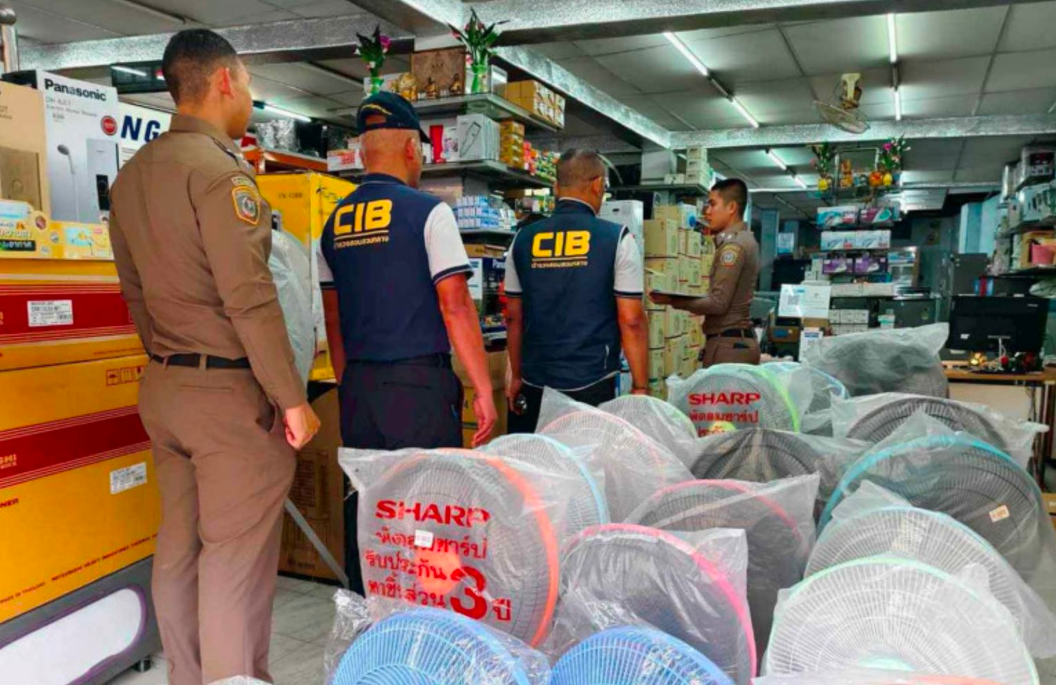 Đột kích 14 căn nhà, cảnh sát triệt phá thành công đường dây làm giả hoá đơn thuế trị giá hơn 700 tỷ đồng - Ảnh 2