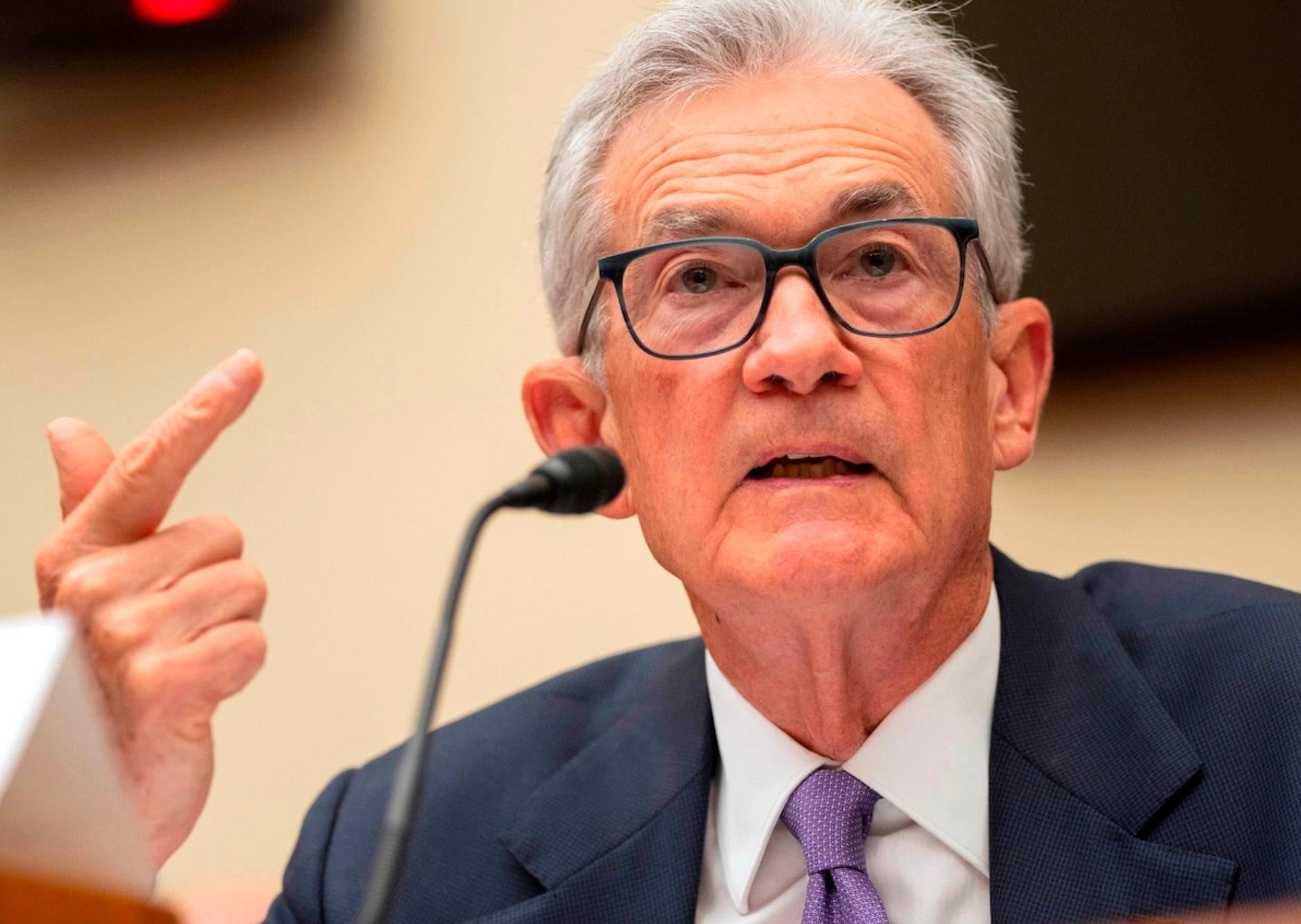 Fed tiếp tục giữ nguyên lãi suất bất chấp áp lực từ Tổng thống Trump và 2 quan chức công khai ủng hộ việc cắt giảm - Ảnh 1