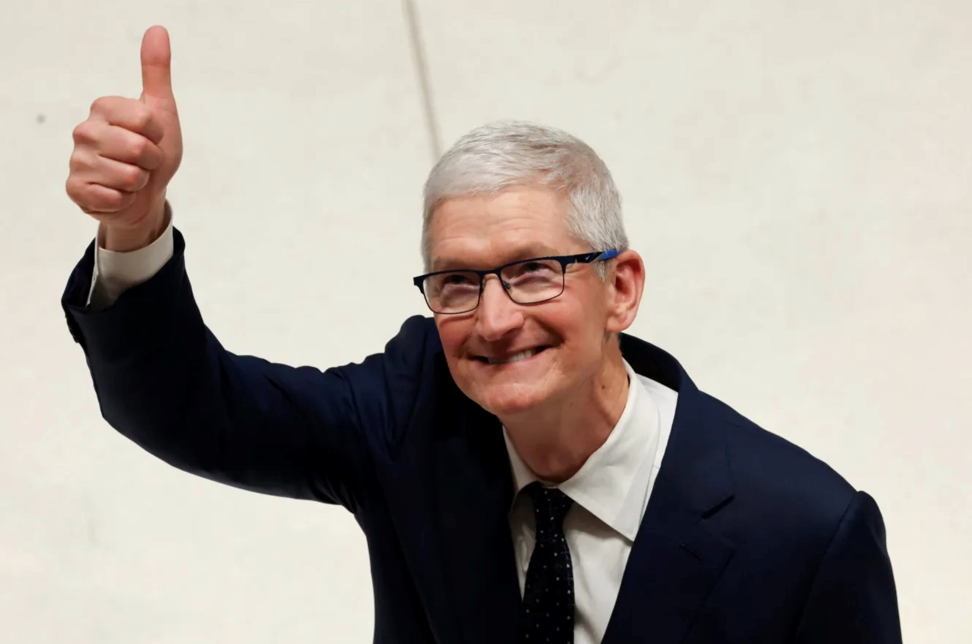 Apple bán được 3 tỷ chiếc iPhone sau 18 năm: Vị thế 'vua điện thoại' không dễ bị soán bỏ! - Ảnh 1