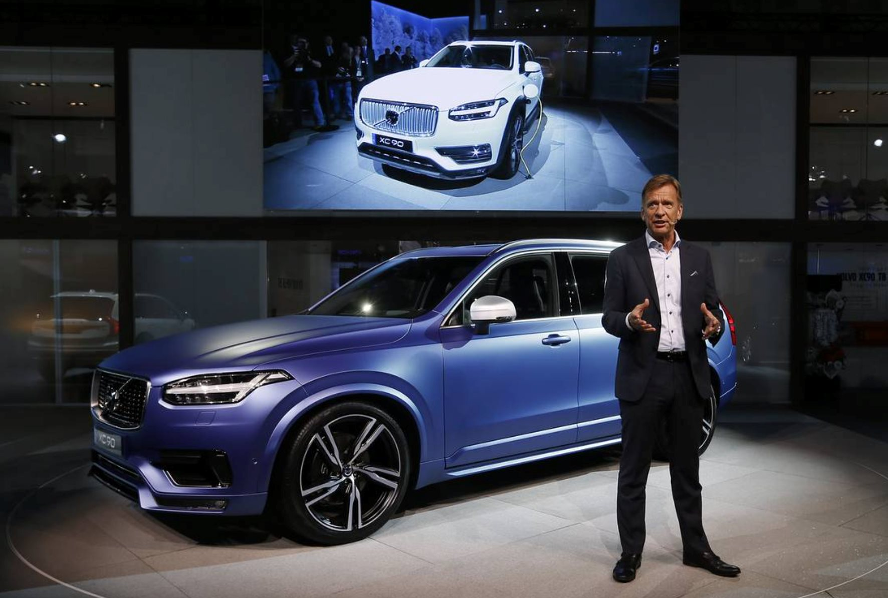 Hãng ô tô được mệnh danh 'an toàn nhất thế giới' vừa gặp sự cố nghiêm trọng, 11.500 chiếc xe điện phải ngừng cài phần mềm - Ảnh 1