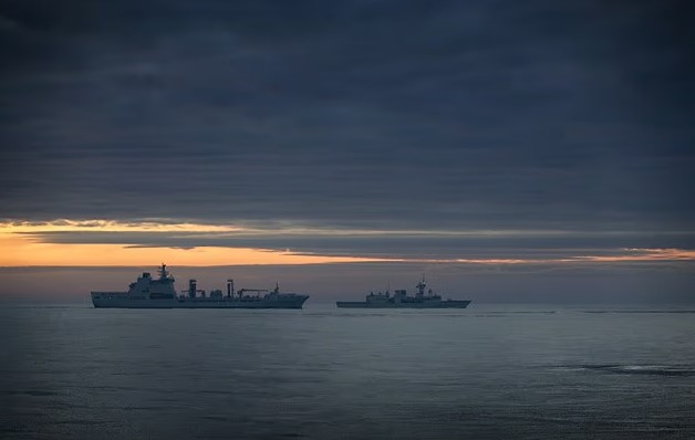 Kế hoạch đốt tàu, ngụy tạo tai nạn và dùng báo chí gây sức ép với Mỹ: Anh giăng bẫy 'hạm đội bóng tối' của Nga? - Ảnh 2