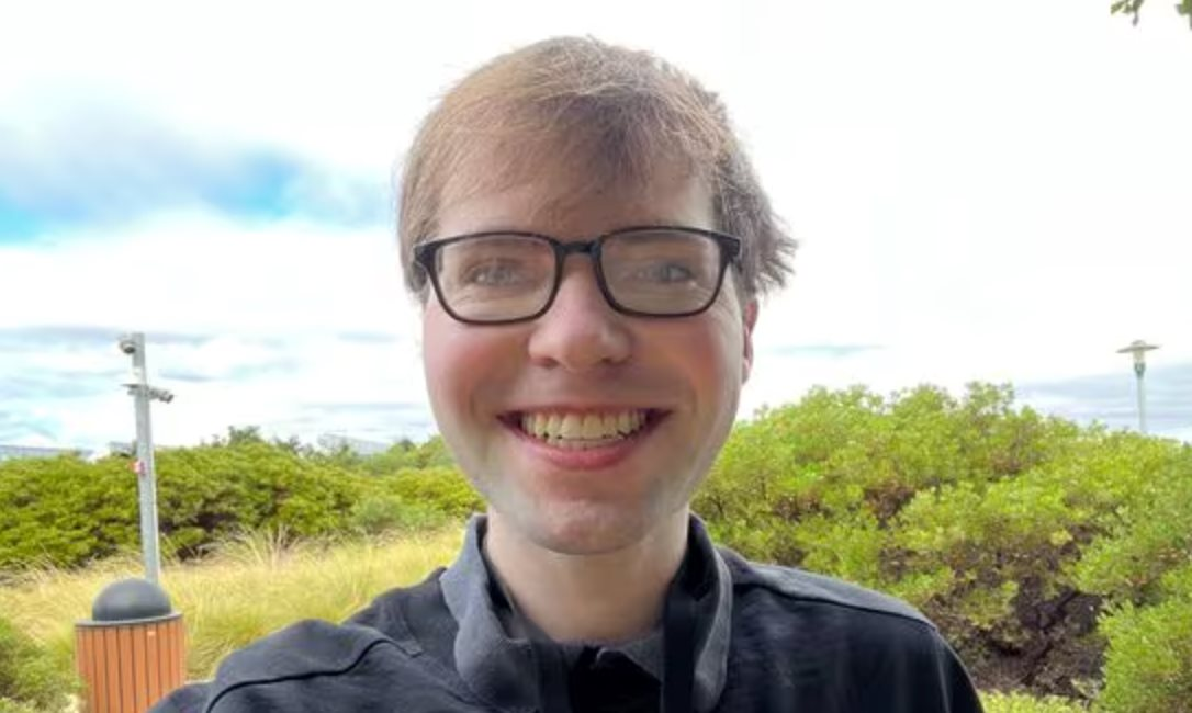 'Thần đồng' Gen Z được Meta trả 250 triệu USD để chiêu mộ: Từng bỏ học, là co-founder của 1 startup AI - Ảnh 1