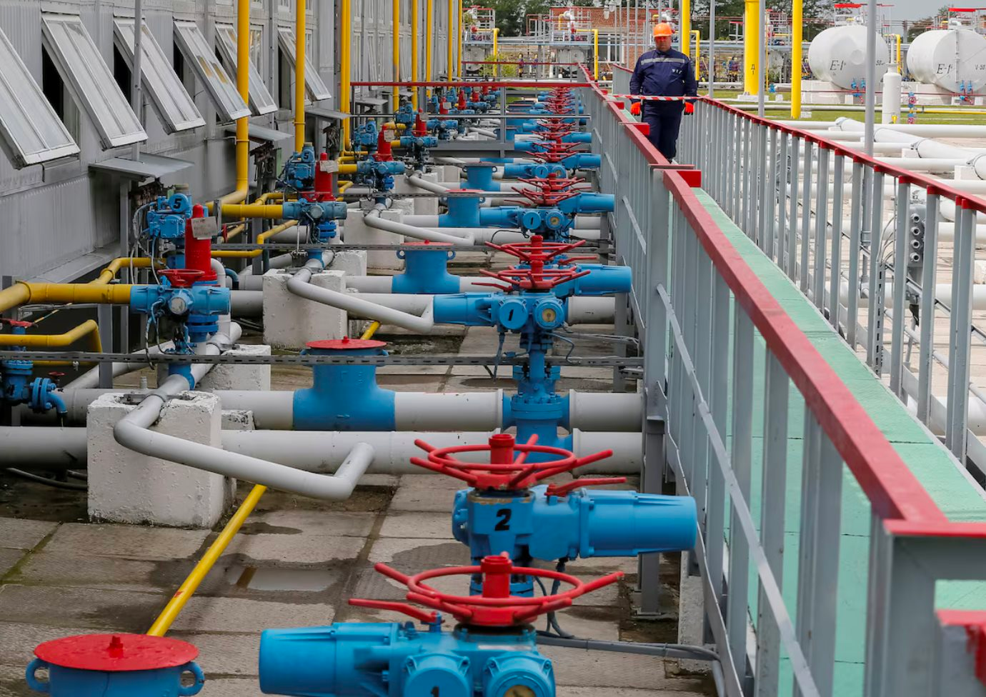 Dự trữ khí đốt của Ukraine xuống mức thấp nhất trong hơn 1 thập kỷ, chỉ còn hơn 30% trong khi mùa đông khắc nghiệt đang đến gần - Ảnh 1