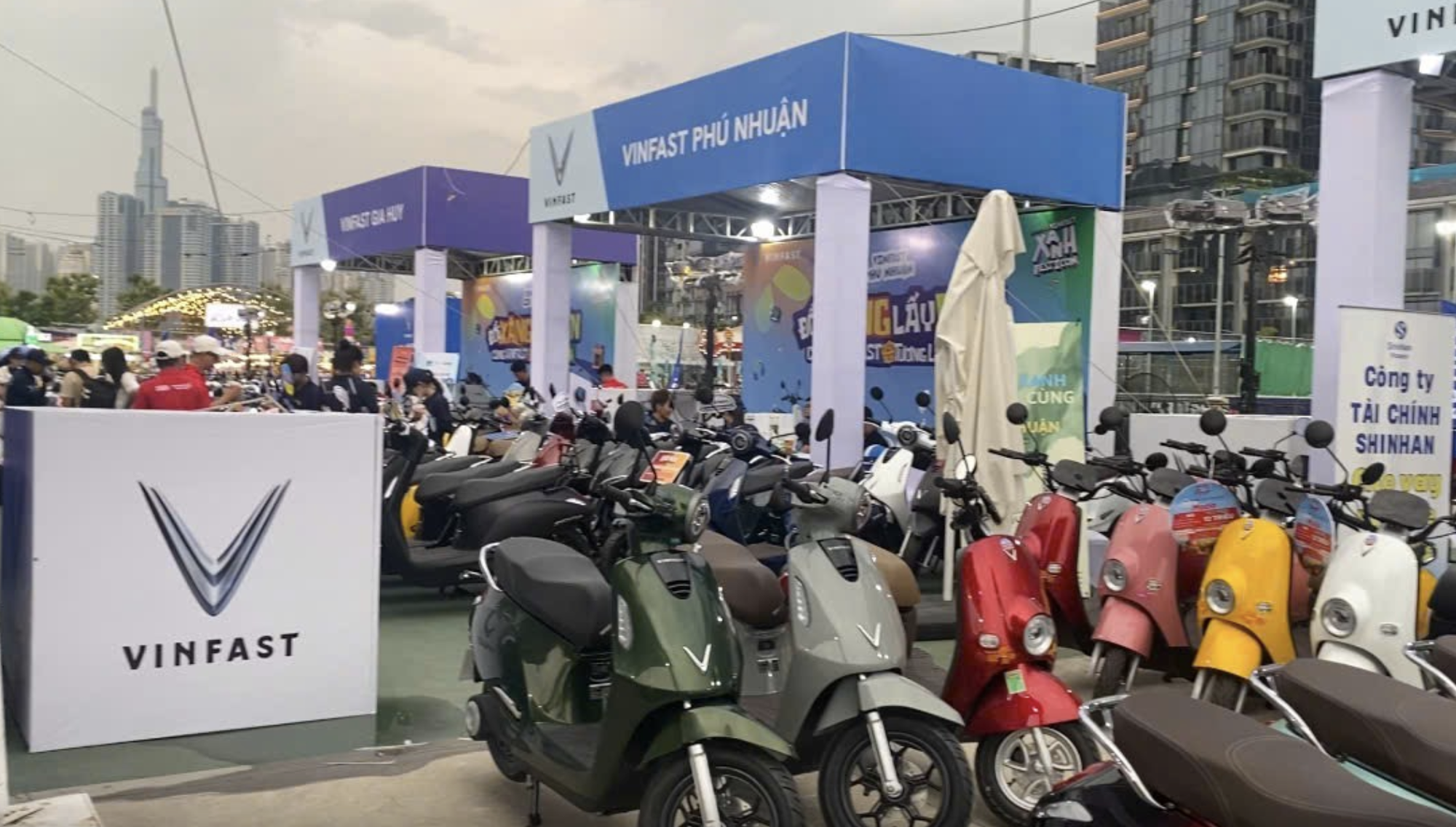 Người dân, tài xế ở TP HCM chuyển đổi sang xe điện sẽ được doanh nghiệp hỗ trợ - Ảnh 1