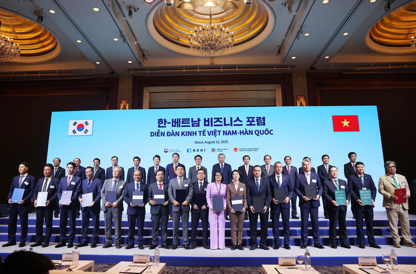 Tổng Bí thư Tô Lâm và Thủ tướng Hàn Quốc chứng kiến trao 28 thỏa thuận hợp tác - Ảnh 1