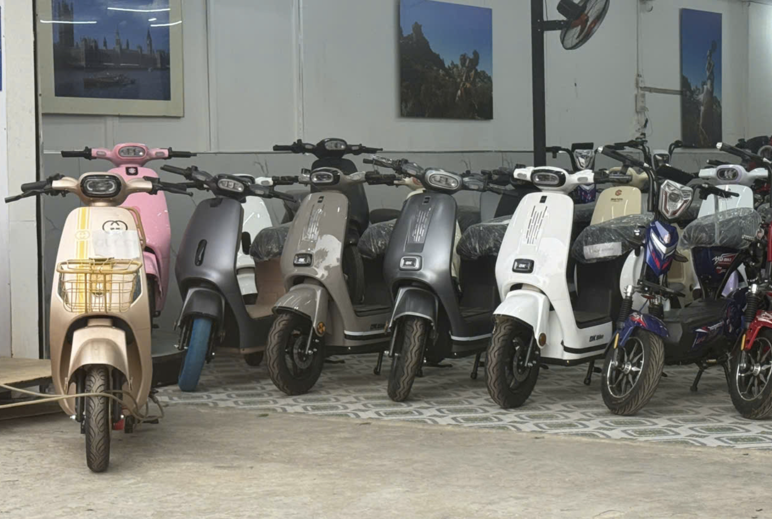 Chi phí mua xe, trạm sạc là lo ngại của tài xế, người dân khi chuyển sang xe điện - Ảnh 1