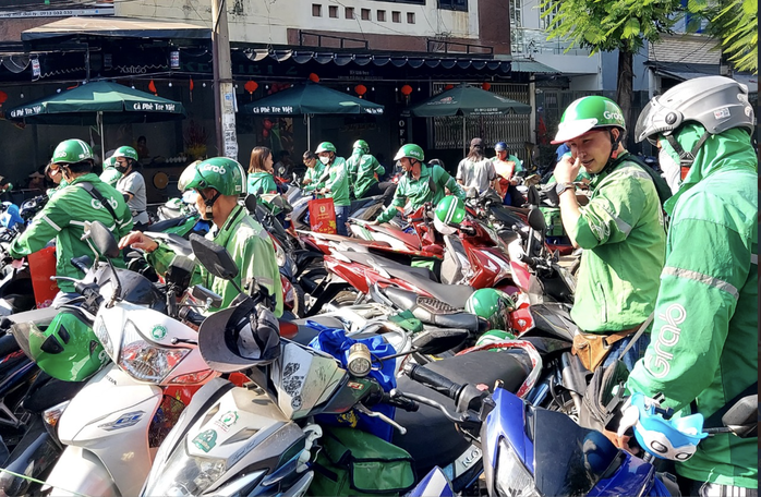 Doanh nghiệp nêu đề xuất xử lý xe xăng sau khi chuyển đổi xe điện - Ảnh 1