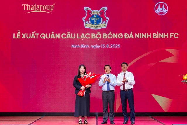 Con gái sinh năm 2001 của bầu Thụy làm Chủ tịch CLB bóng đá Ninh Bình: Từng làm Tổng giám đốc Thaispace, nhận bằng khen của cựu Tổng thống Mỹ Barack Obama - Ảnh 1