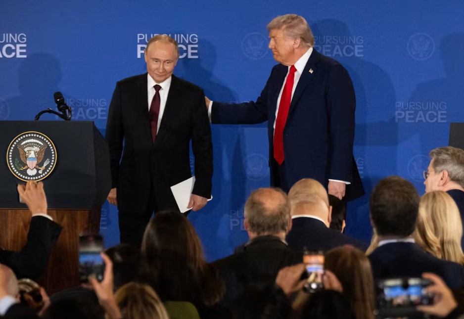 Ông Trump công bố thư của vợ gửi Tổng thống Putin: "Hiện thực hóa chỉ bằng một nét bút" - Ảnh 1