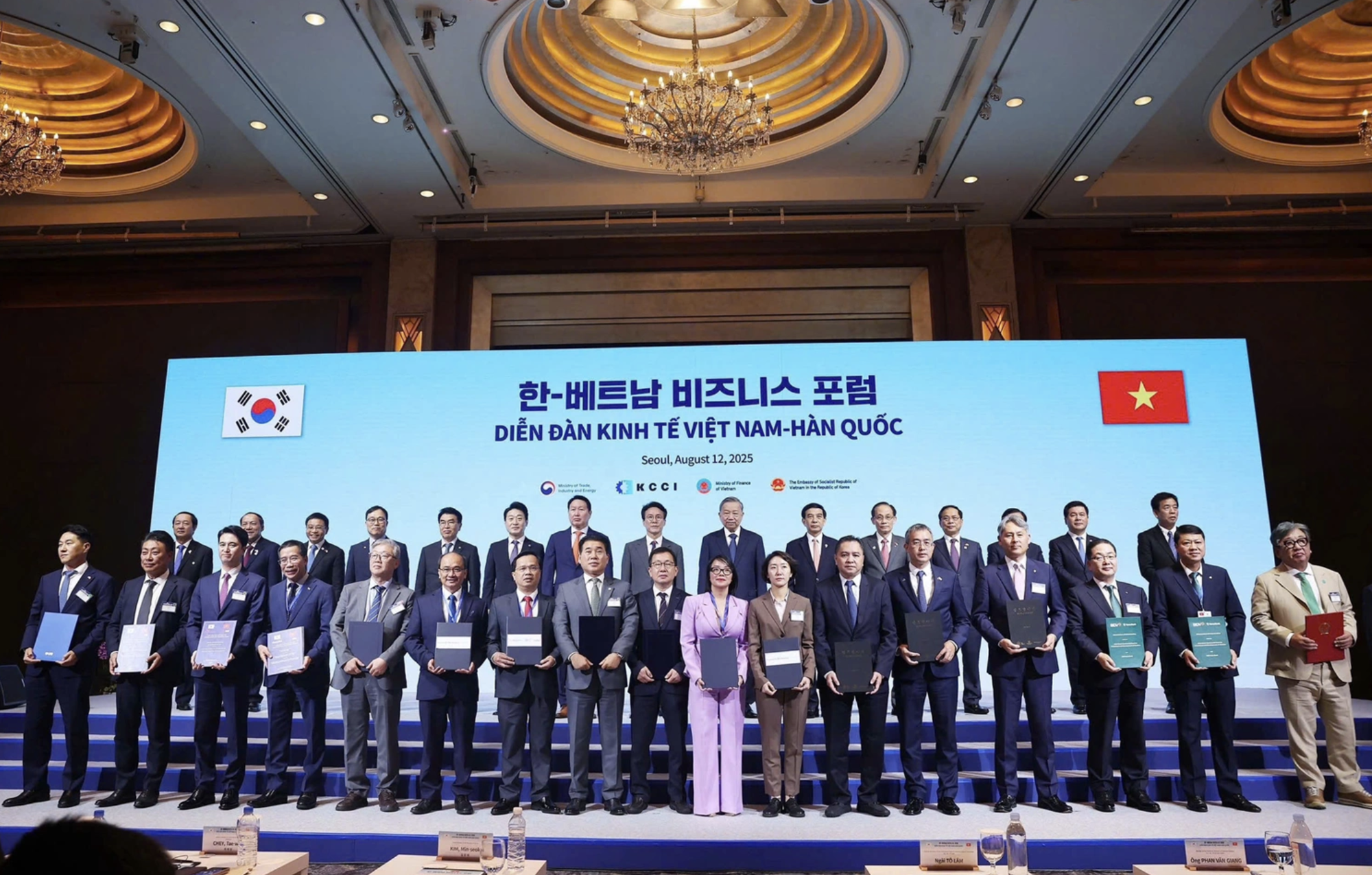 Ngân hàng Việt 'đứng ngồi không yên' trước cuộc đua tài sản số: Chủ sàn Upbit hỗ trợ MB, Techcombank "không đứng ngoài cuộc" - Ảnh 1