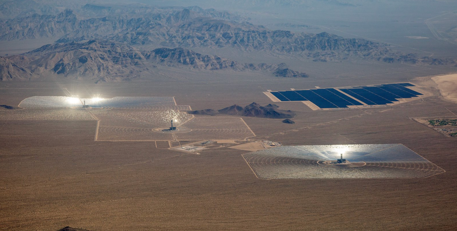 Mỹ chi 2,2 tỷ USD đưa 350.000 tấm gương ra giữa sa mạc, dự án vĩ đại sụp đổ sau 1 thập kỷ: Trung Quốc làm được trong vỏn vẹn 2 năm - Ảnh 1