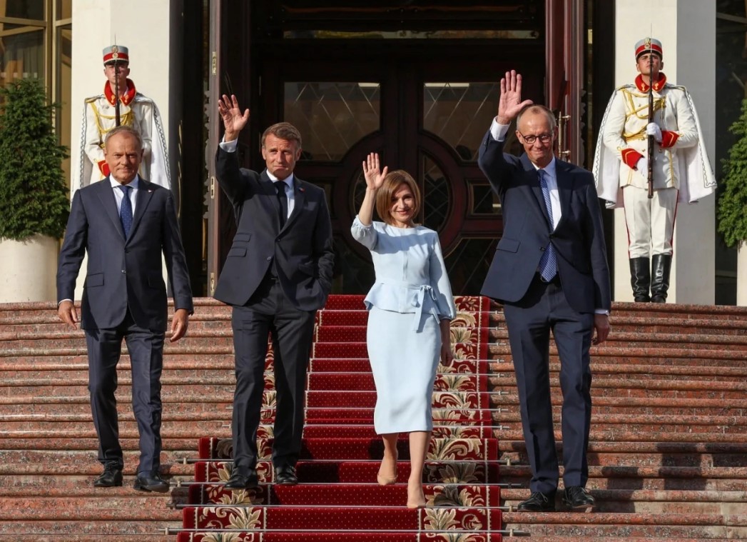 Nước giáp ranh Ukraine giằng co giữa giấc mơ EU và ‘cái bóng’ Nga: Lãnh đạo châu Âu đồng loạt xuất hiện - Ảnh 1