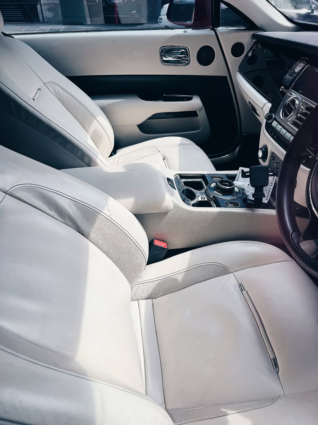 Xe Rolls-Royce 'cờ đỏ sao vàng' ở châu Âu hút 20.000 lượt tương tác, nhiều người hỏi: Sao chỉ có 3 bánh? - Ảnh 10