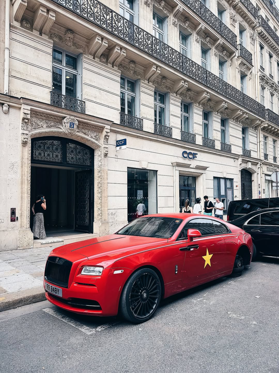 Xe Rolls-Royce 'cờ đỏ sao vàng' ở châu Âu hút 20.000 lượt tương tác, nhiều người hỏi: Sao chỉ có 3 bánh? - Ảnh 2