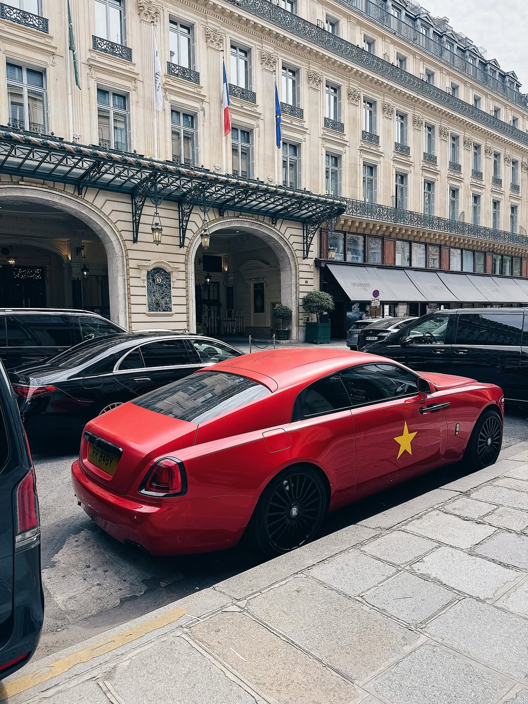 Xe Rolls-Royce 'cờ đỏ sao vàng' ở châu Âu hút 20.000 lượt tương tác, nhiều người hỏi: Sao chỉ có 3 bánh? - Ảnh 4