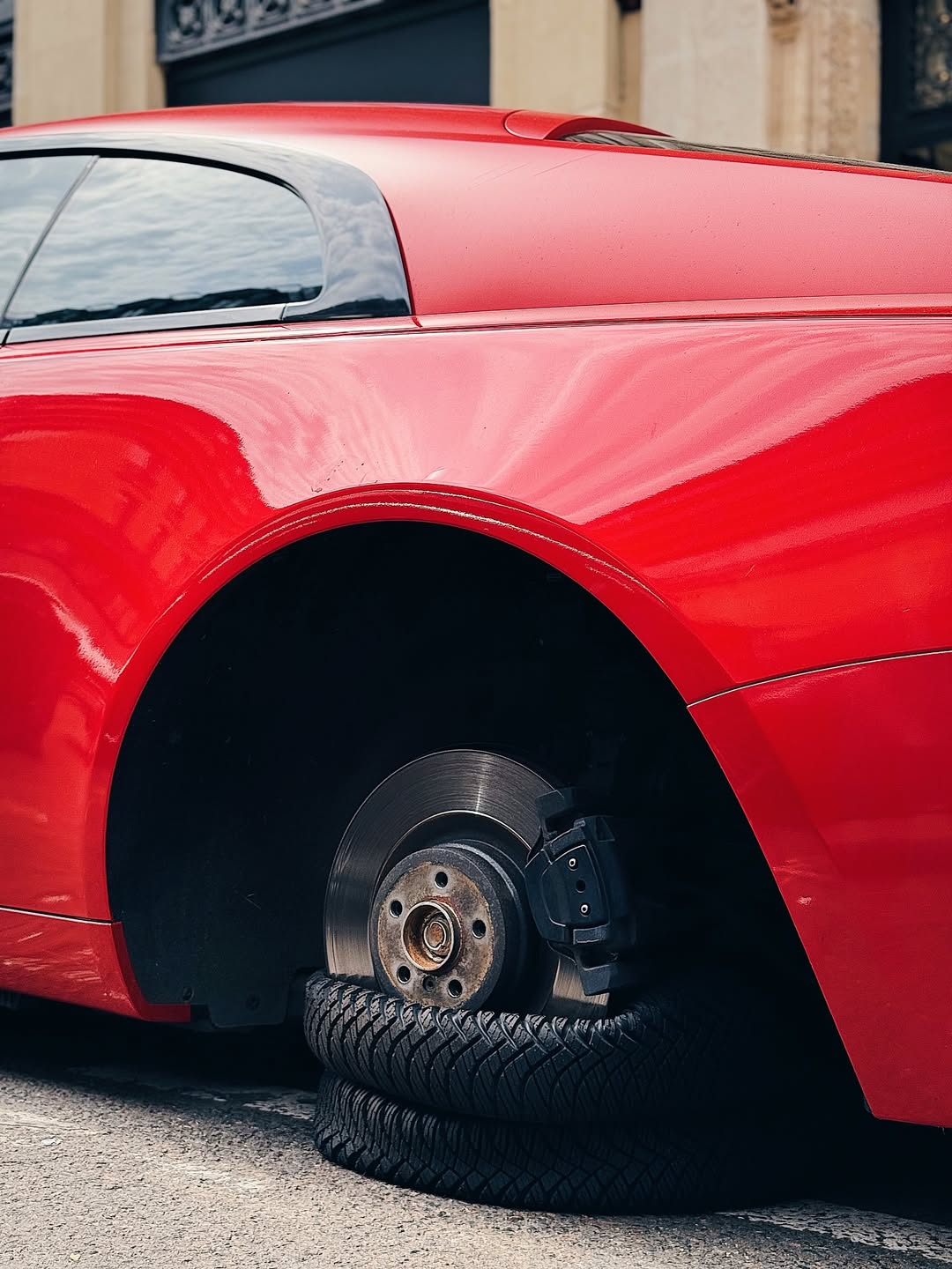 Xe Rolls-Royce 'cờ đỏ sao vàng' ở châu Âu hút 20.000 lượt tương tác, nhiều người hỏi: Sao chỉ có 3 bánh? - Ảnh 7