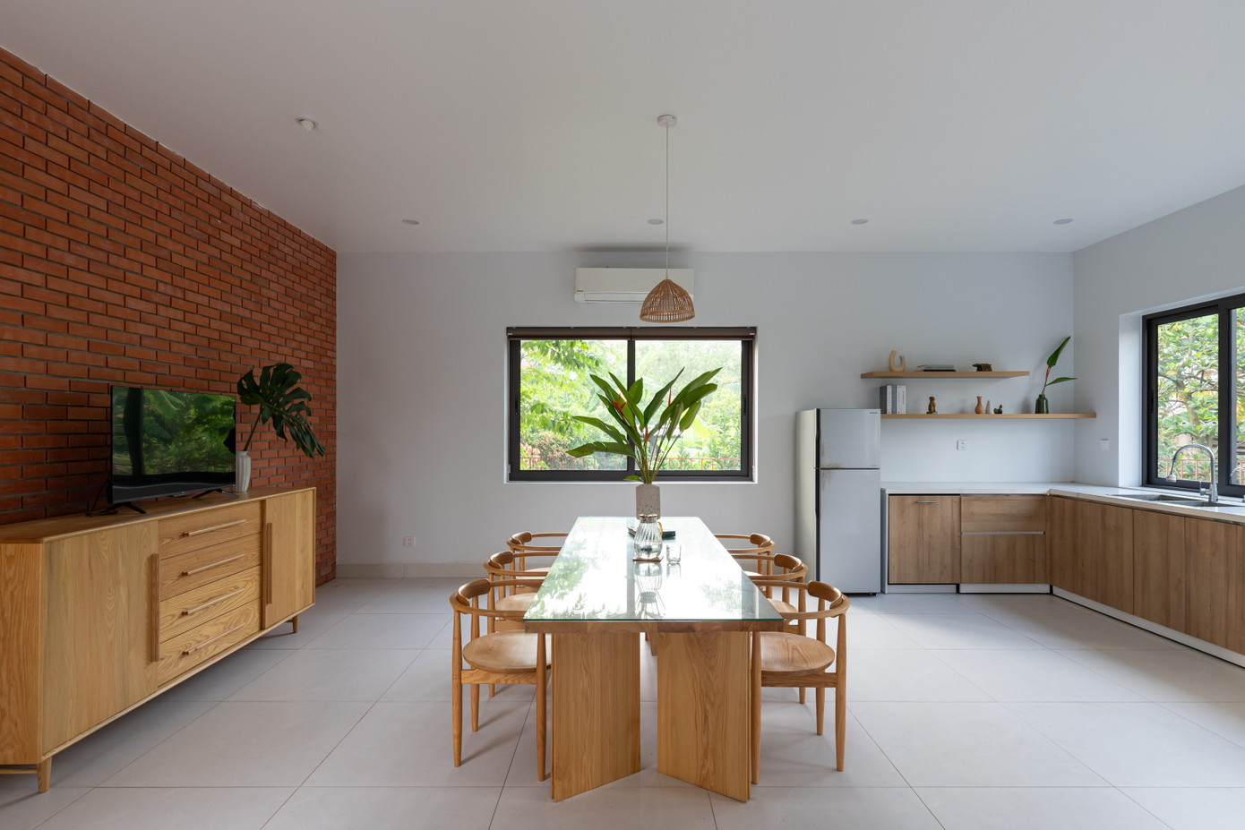 Thiết kế nhà cấp 4 hiện đại vẫn giữ được vườn và ao phía trước - Ảnh 9