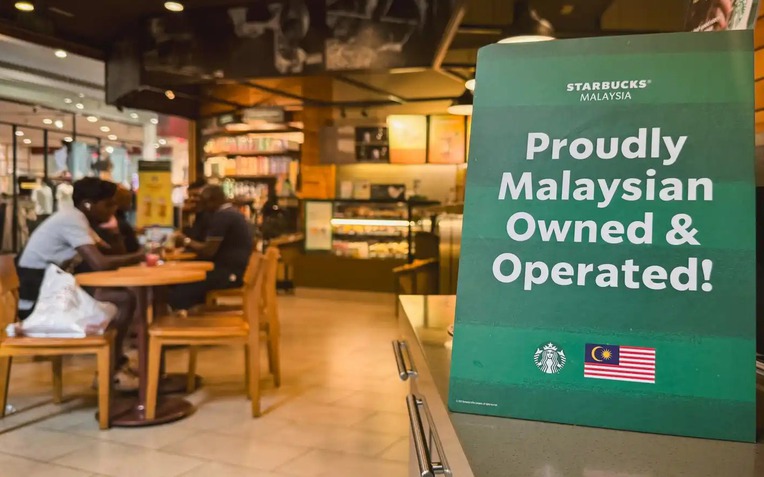 Bị tẩy chay đến mức lỗ 14 triệu USD, Starbucks tại nước ASEAN này phải đóng cửa hàng, đưa ra thông báo bất thường - Ảnh 1