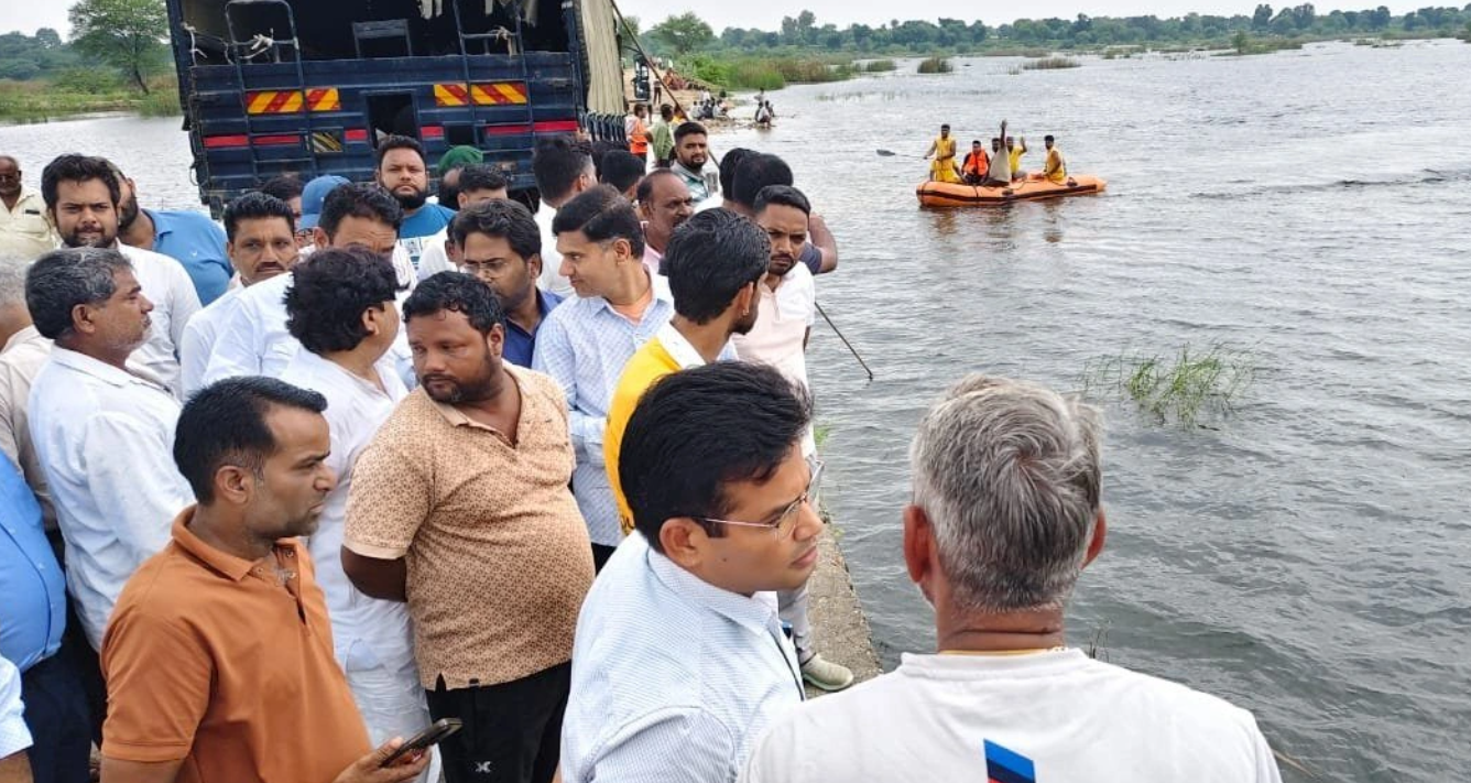 Đi theo Google Maps, gia đình 9 người rơi xuống sông: 3 người tử vong, bé gái 4 tuổi vẫn mất tích - Ảnh 1