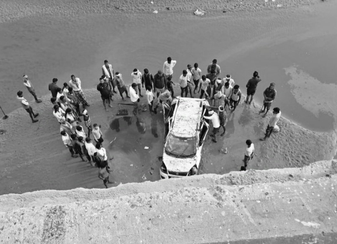 Đi theo Google Maps, gia đình 9 người rơi xuống sông: 3 người tử vong, bé gái 4 tuổi vẫn mất tích - Ảnh 2