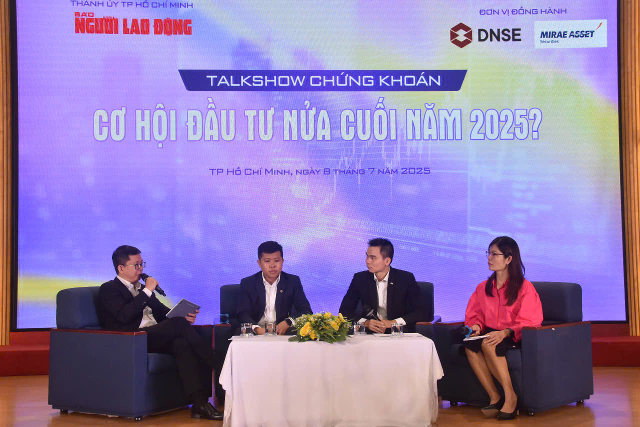 Tiền ồ ạt chảy vào chứng khoán, mua cổ phiếu nào "đón sóng" 1.500 điểm? - Ảnh 1