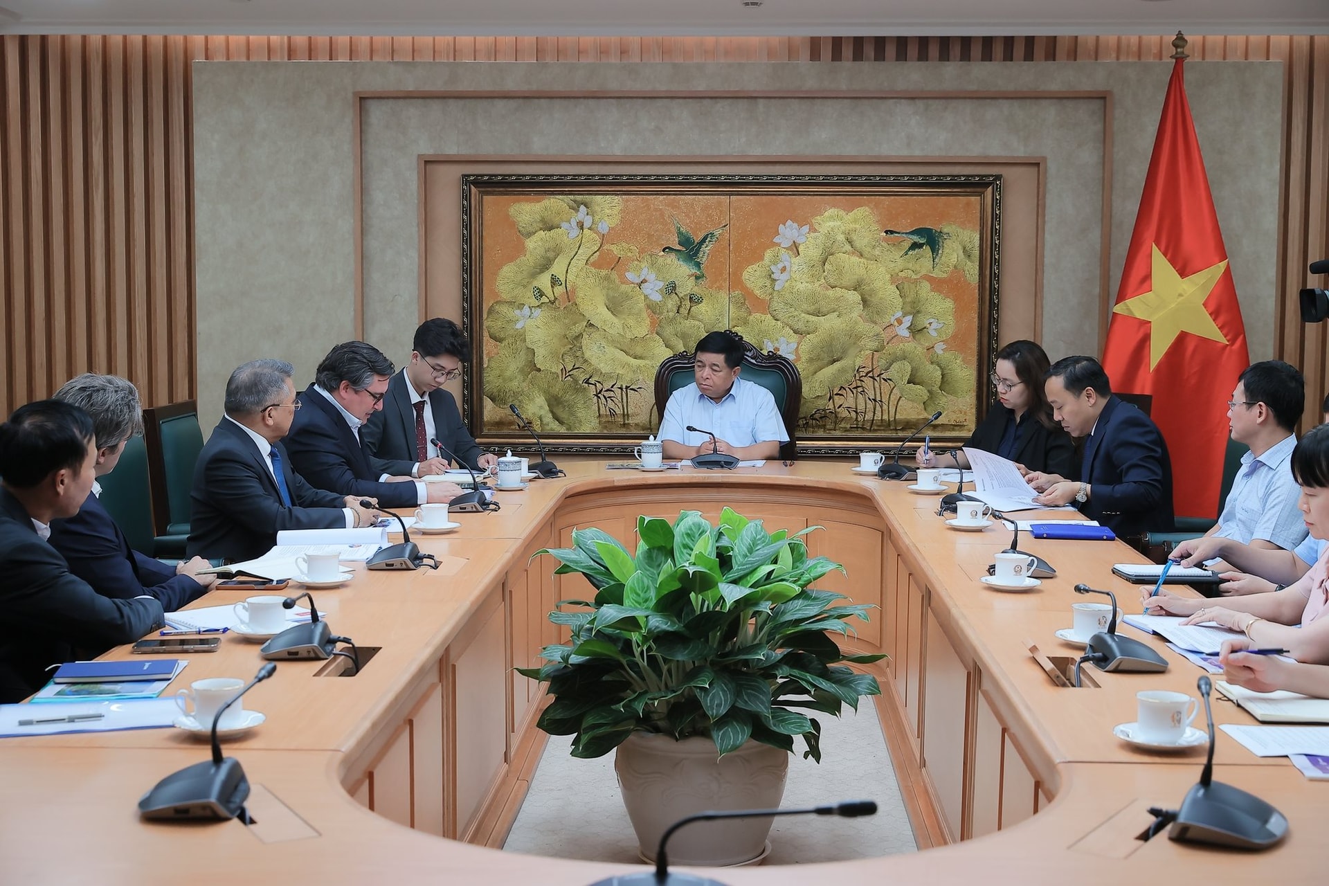 Tập đoàn gần 40 năm ở Philippines muốn đầu tư vào ngành trụ cột của kinh tế Việt Nam - Ảnh 1