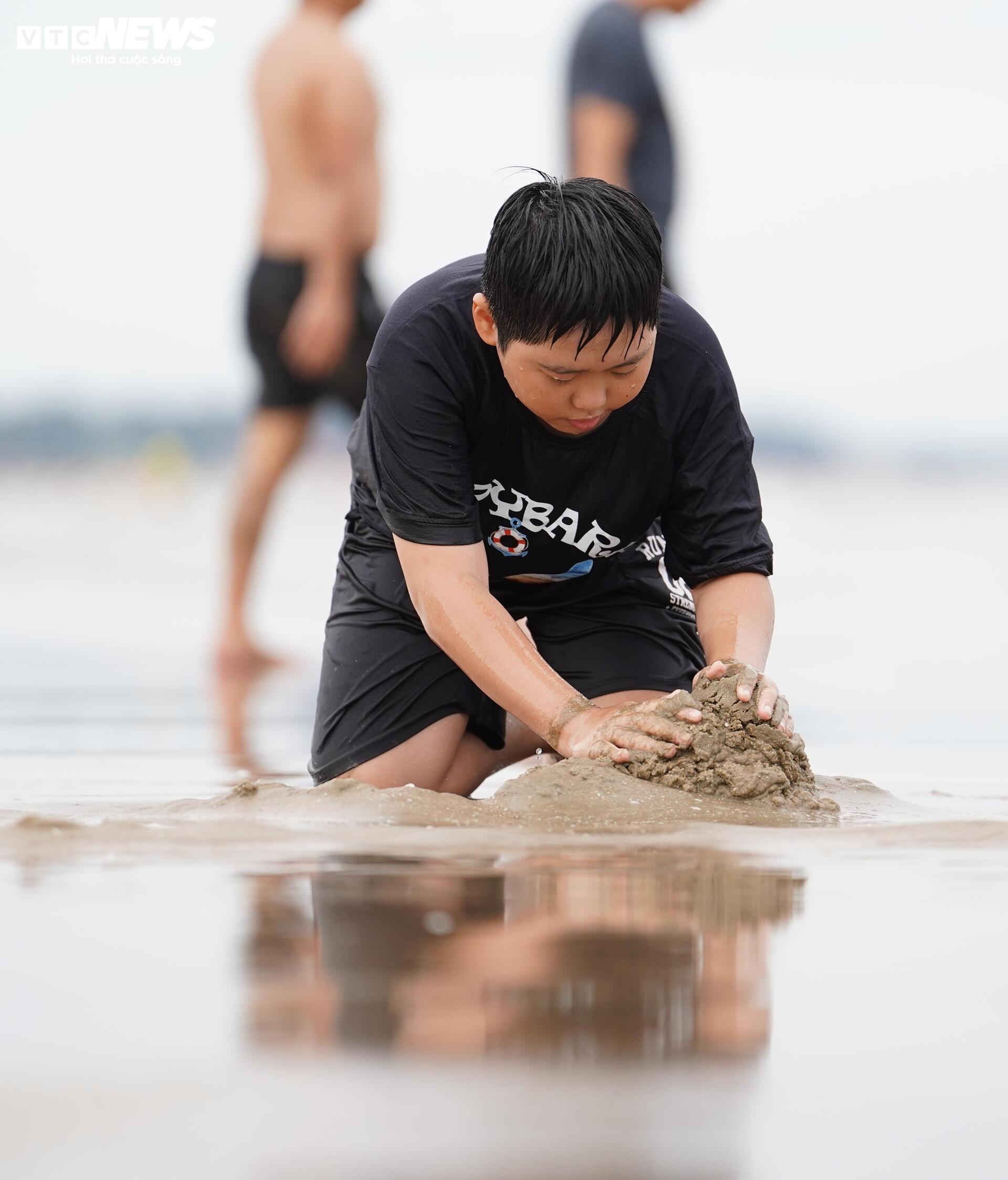 Tấp nập thi công bãi biển đẹp nhất Nam Bộ, sẵn sàng đón du khách dịp lễ 2/9 - Ảnh 20