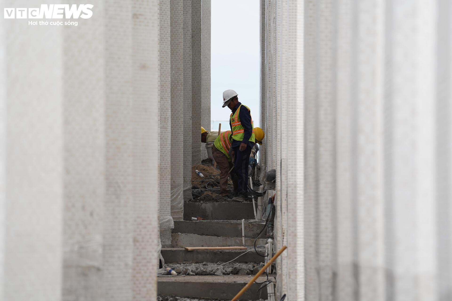 Tấp nập thi công bãi biển đẹp nhất Nam Bộ, sẵn sàng đón du khách dịp lễ 2/9 - Ảnh 17