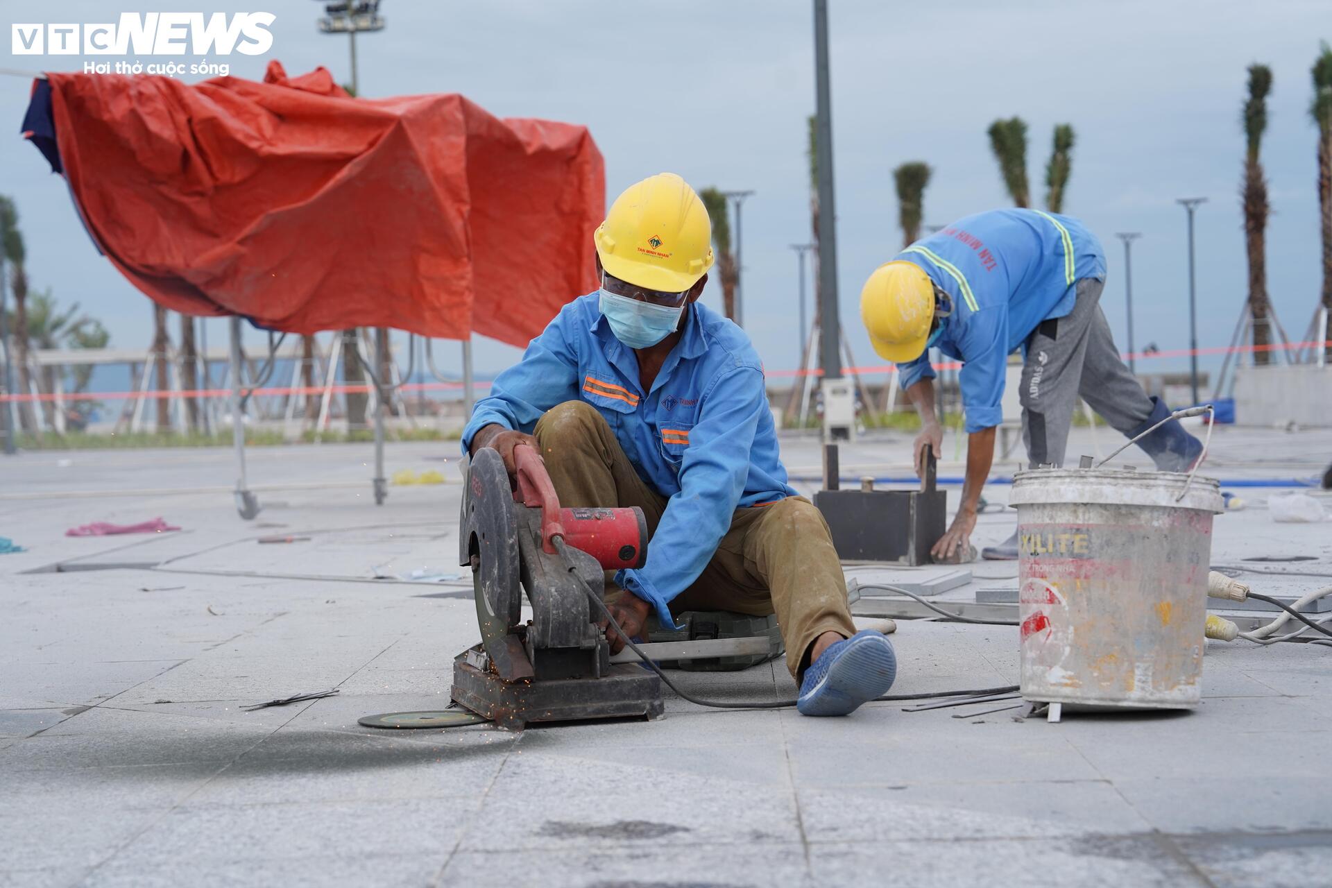 Tấp nập thi công bãi biển đẹp nhất Nam Bộ, sẵn sàng đón du khách dịp lễ 2/9 - Ảnh 10