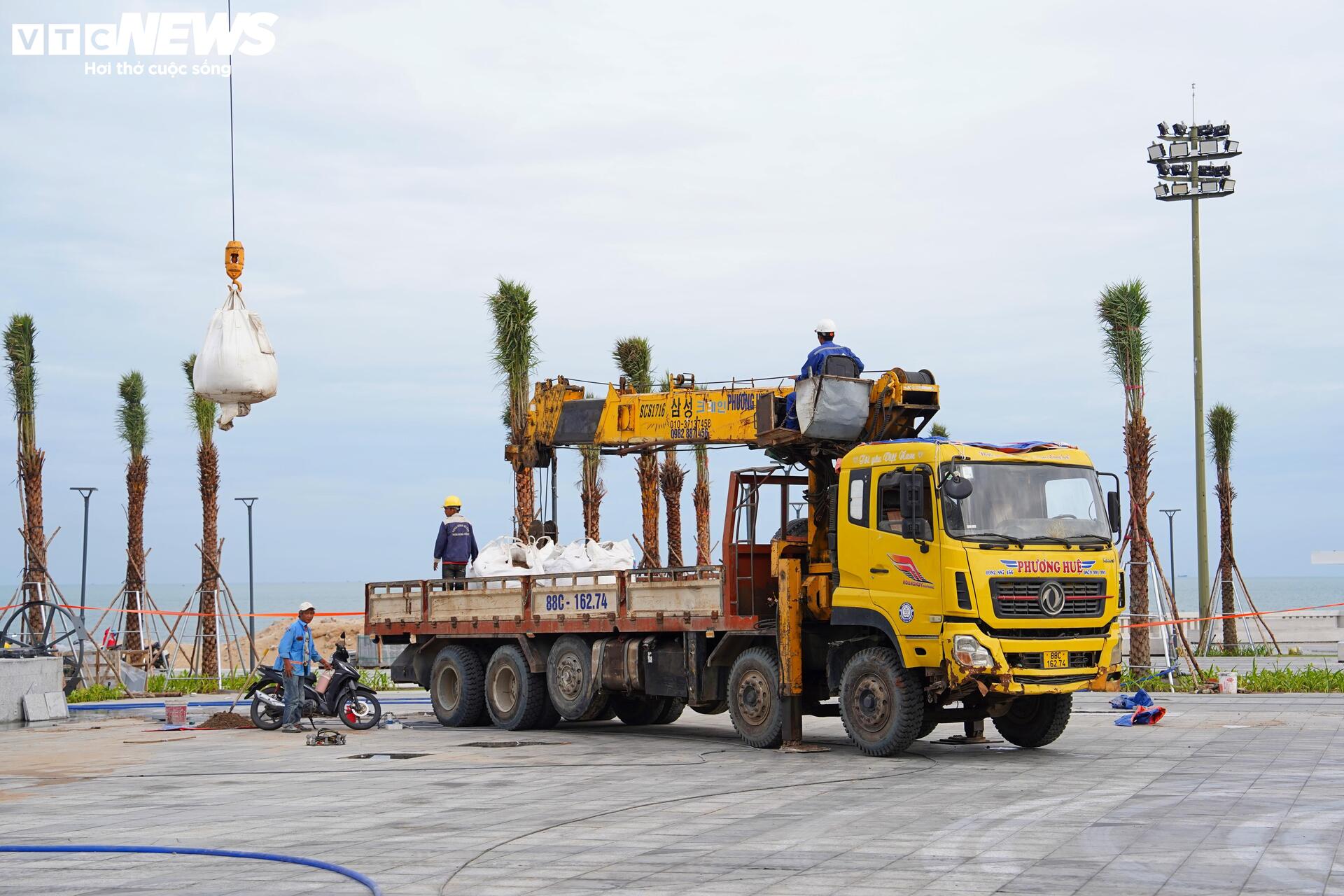 Tấp nập thi công bãi biển đẹp nhất Nam Bộ, sẵn sàng đón du khách dịp lễ 2/9 - Ảnh 19