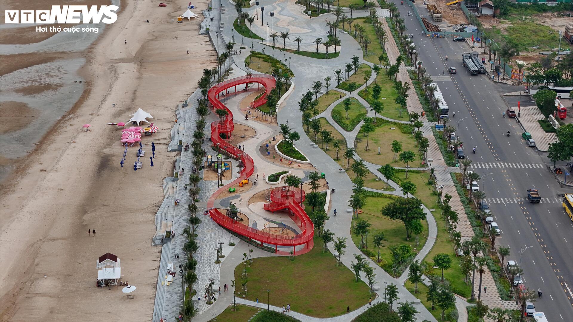 Tấp nập thi công bãi biển đẹp nhất Nam Bộ, sẵn sàng đón du khách dịp lễ 2/9 - Ảnh 7