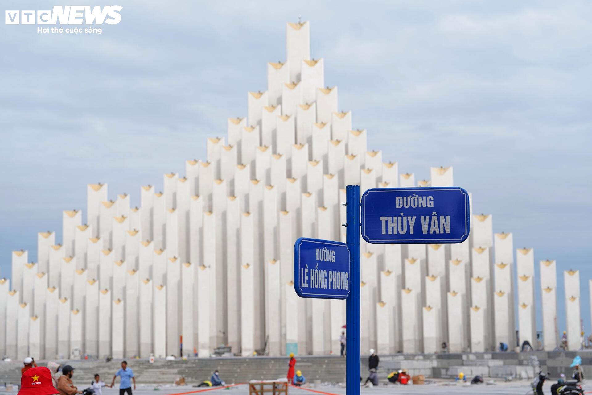 Tấp nập thi công bãi biển đẹp nhất Nam Bộ, sẵn sàng đón du khách dịp lễ 2/9 - Ảnh 14