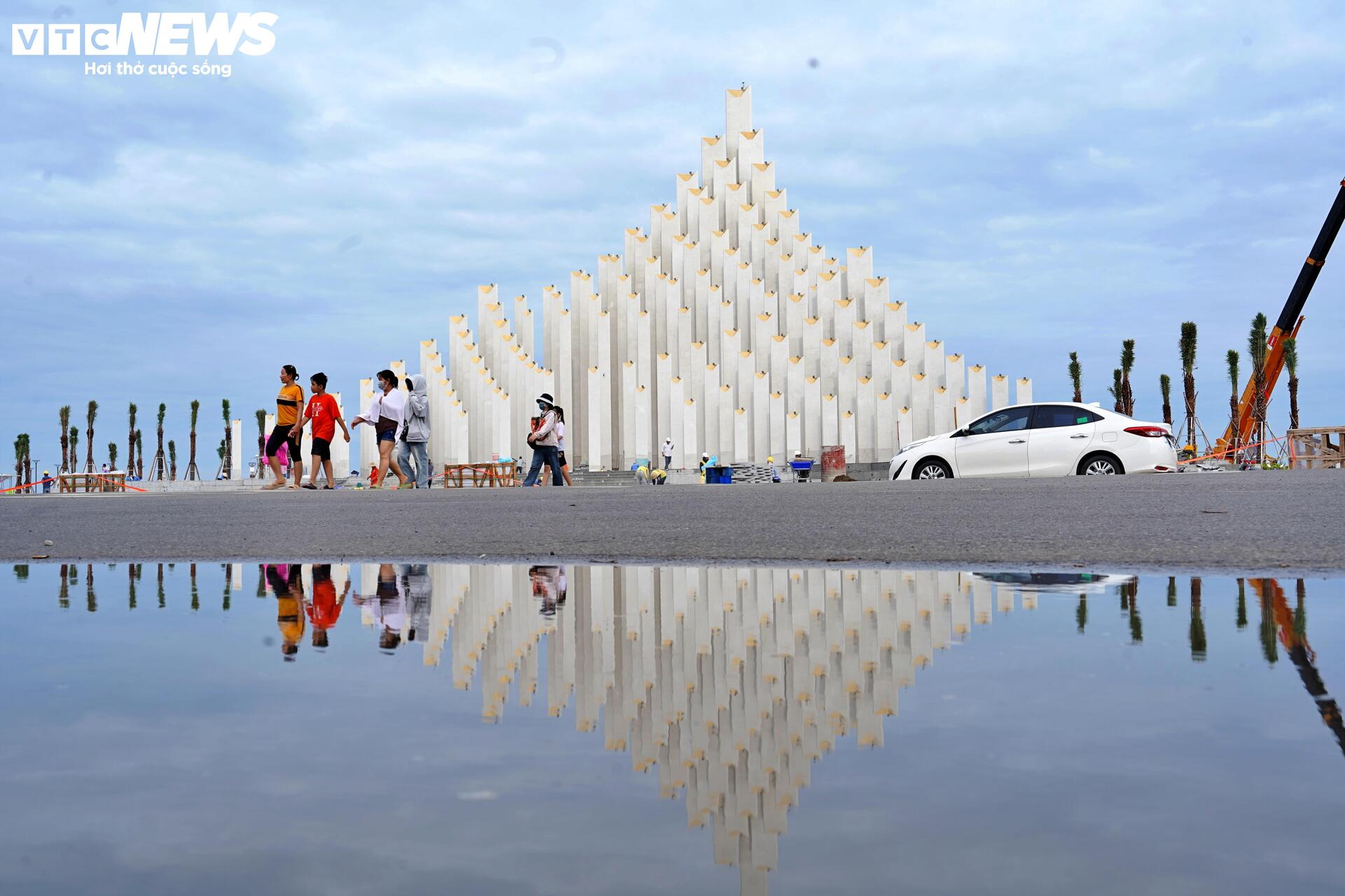 Tấp nập thi công bãi biển đẹp nhất Nam Bộ, sẵn sàng đón du khách dịp lễ 2/9 - Ảnh 15