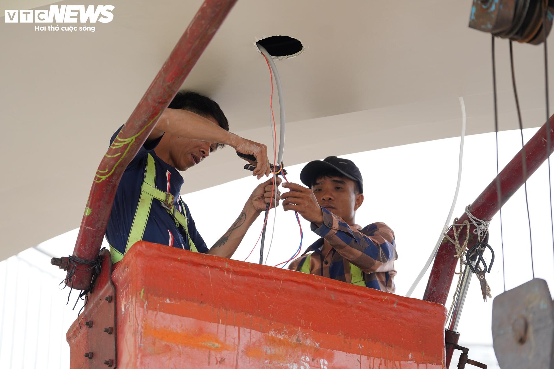 Tấp nập thi công bãi biển đẹp nhất Nam Bộ, sẵn sàng đón du khách dịp lễ 2/9 - Ảnh 5