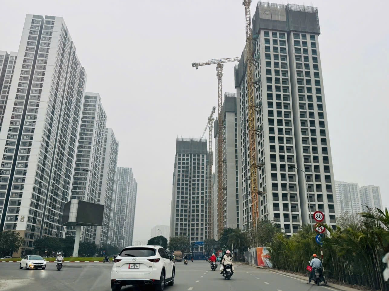 Hà Nội: Chủ đầu tư dồn dập ra hàng trước tháng Ngâu - Ảnh 1