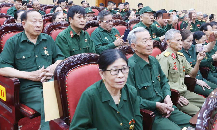 Bộ Nội vụ đề xuất thanh niên xung phong được trợ cấp 1 triệu đồng/tháng - Ảnh 1