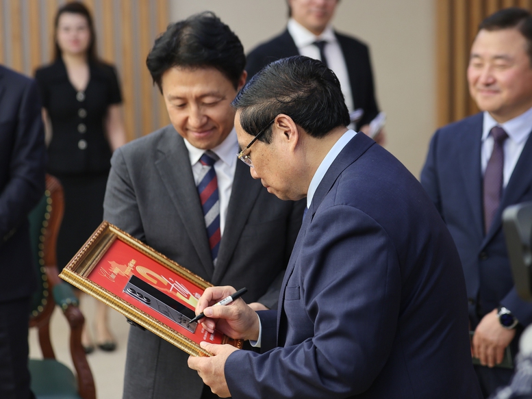 Cột mốc 2 tỷ chiếc điện thoại và 16 năm Samsung đầu tư vào Việt Nam - Ảnh 2