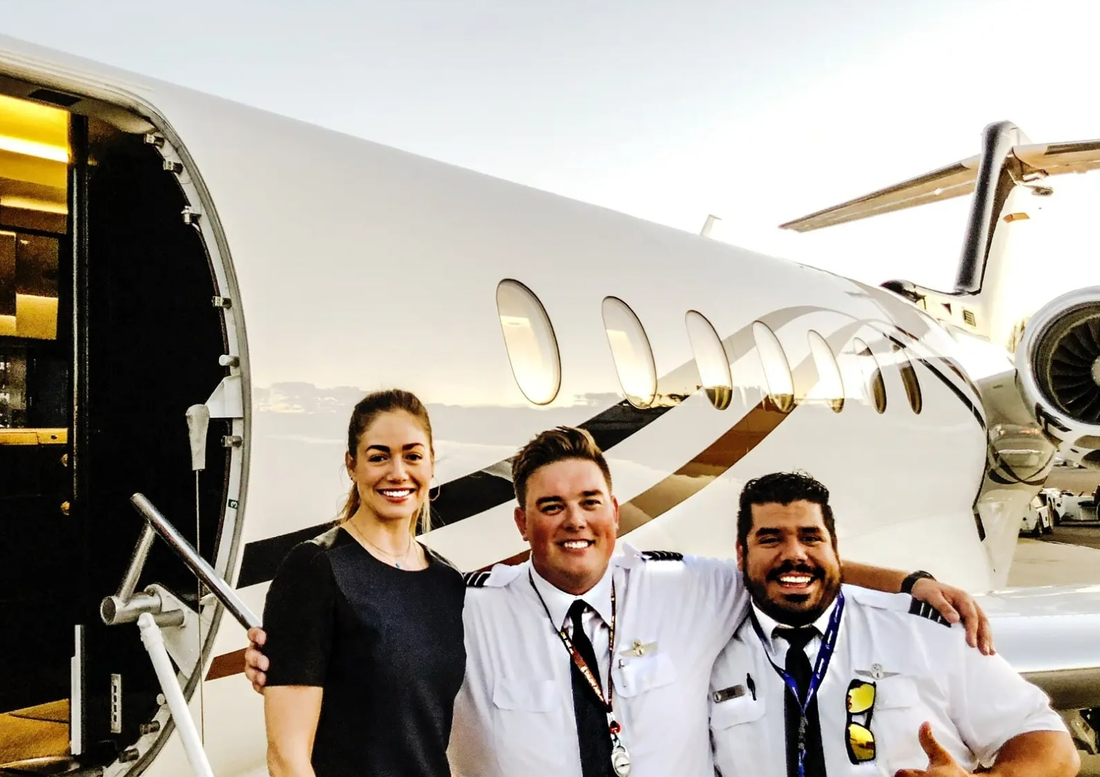 Cựu tiếp viên hàng không hé lộ bí mật trên chiếc chuyên cơ của giới siêu giàu - Ảnh 1