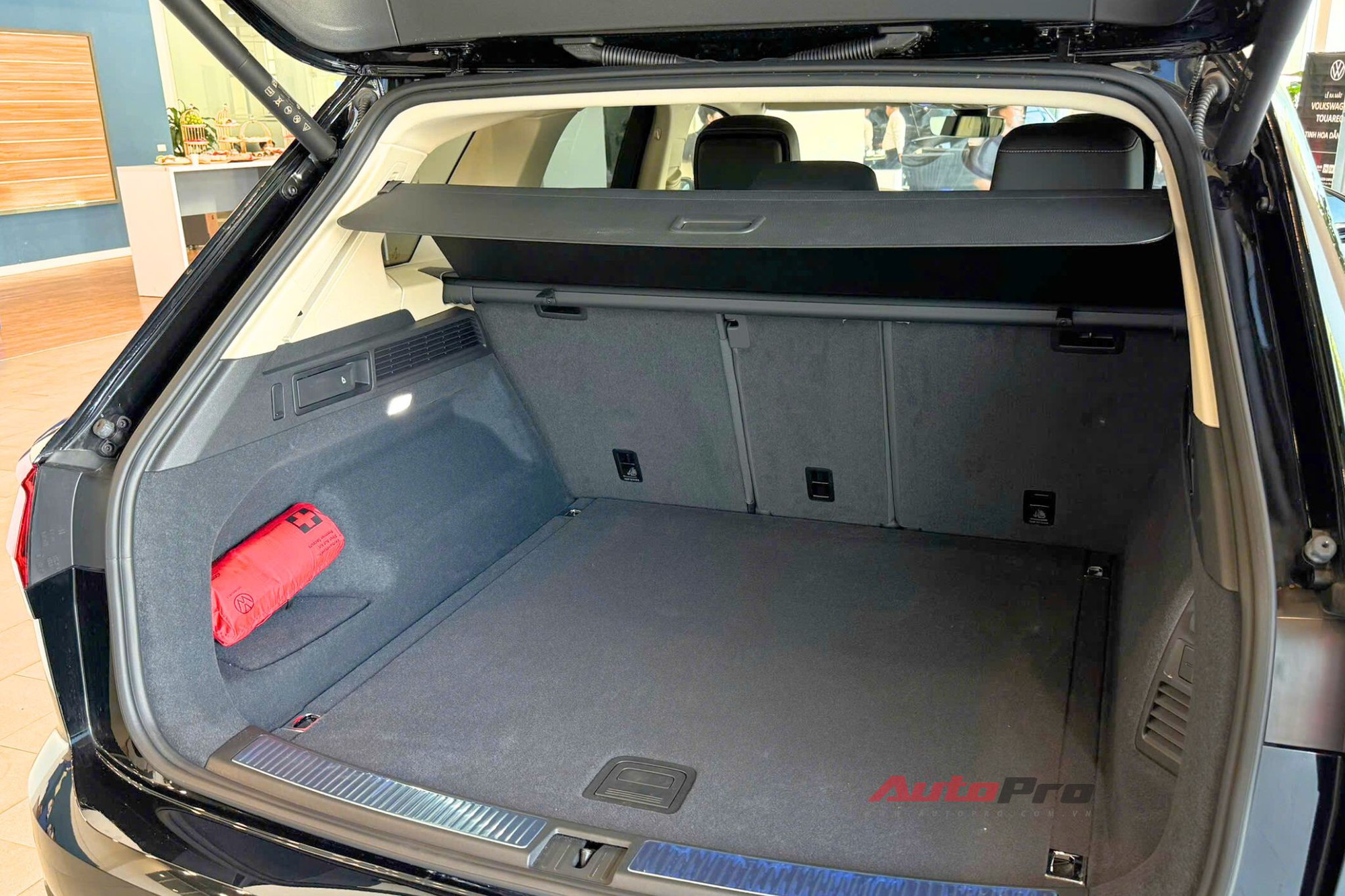 VW Touareg thêm 2 bản mới, đã về đại lý: Giá tới gần 3,4 tỷ đồng nhưng vẫn rẻ hơn Audi Q7 cả trăm triệu đồng, chưa có ADAS - Ảnh 25